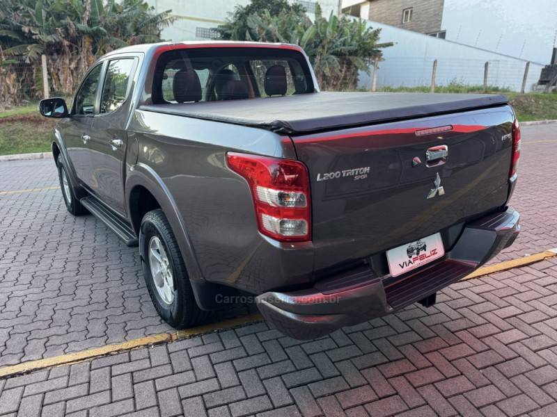 MITSUBISHI - L200 TRITON - 2017/2018 - Cinza - R$ 145.990,00