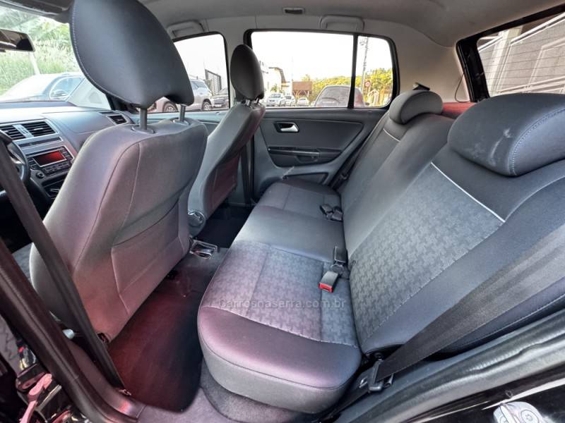 VOLKSWAGEN - FOX - 2015/2016 - Preta - R$ 49.990,00
