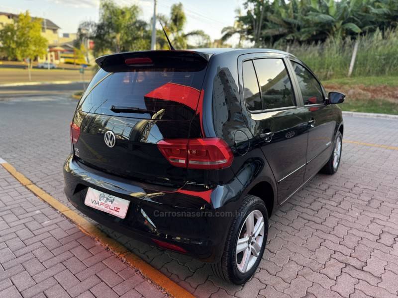 VOLKSWAGEN - FOX - 2015/2016 - Preta - R$ 49.990,00