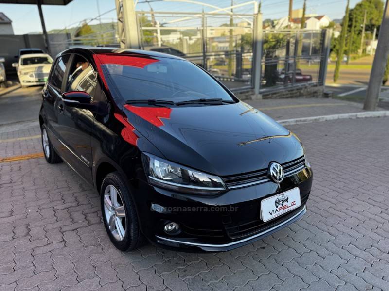 VOLKSWAGEN - FOX - 2015/2016 - Preta - R$ 49.990,00