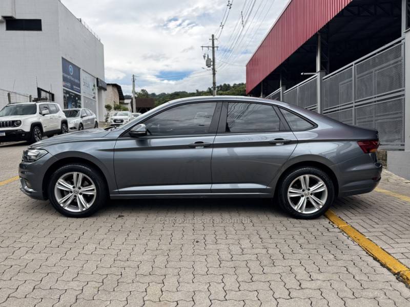 VOLKSWAGEN - JETTA - 2018/2019 - Cinza - R$ 109.990,00