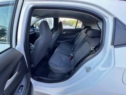 CHEVROLET - ONIX - 2022/2023 - Branca - R$ 81.990,00