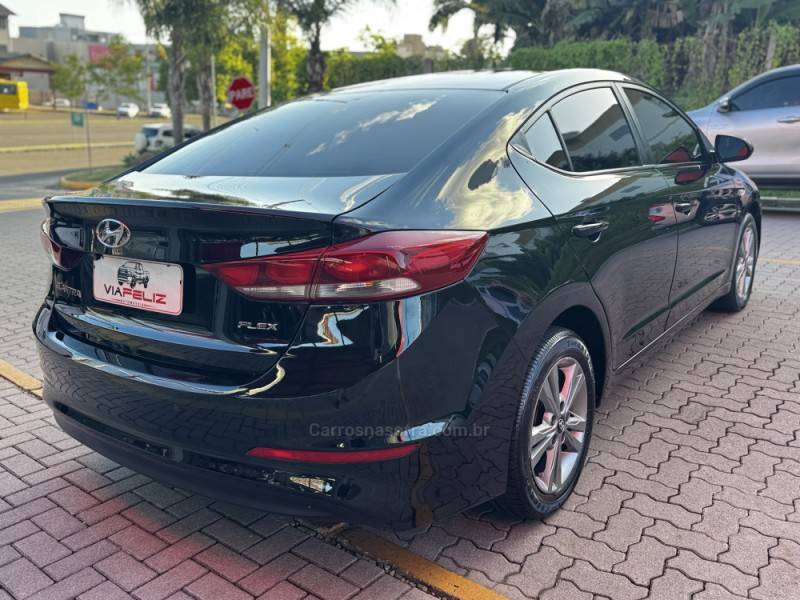 HYUNDAI - ELANTRA - 2016/2017 - Preta - R$ 81.990,00
