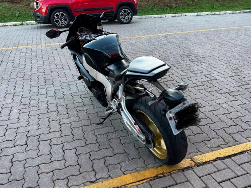 HONDA - CBR 1000RR - 2010/2010 - Preta - R$ 44.990,00