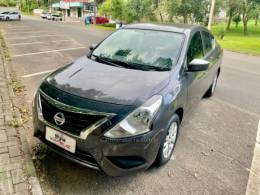 NISSAN - VERSA - 2015/2016 - Cinza - R$ 50.990,00