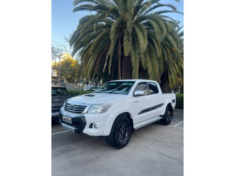 TOYOTA - HILUX - 2015/2015 - Branca - R$ 159.990,00