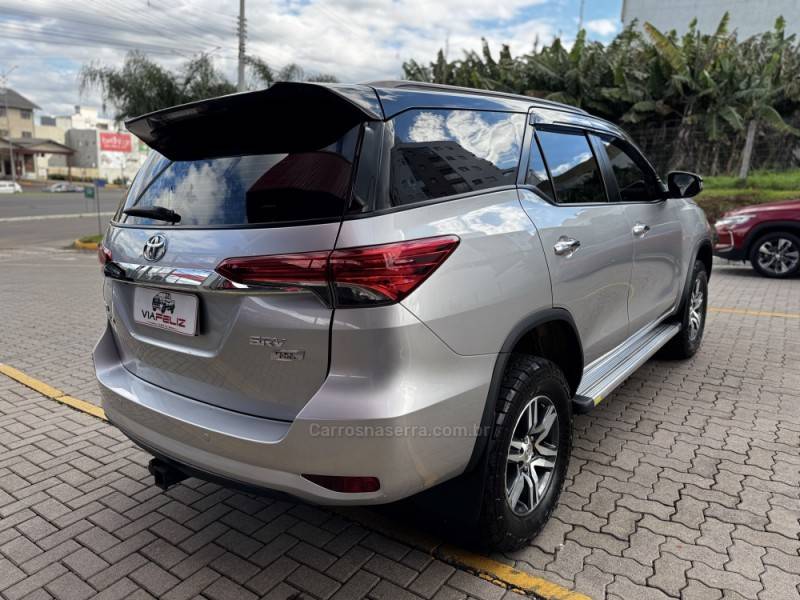 TOYOTA - HILUX SW4 - 2020/2020 - Prata - R$ 209.990,00