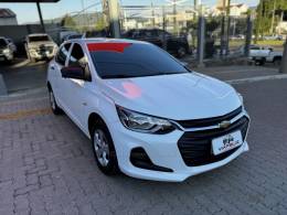 CHEVROLET - ONIX - 2022/2023 - Branca - R$ 77.990,00