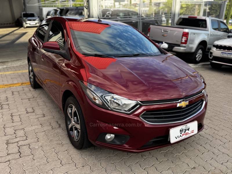 CHEVROLET - ONIX - 2017/2017 - Vermelha - R$ 63.990,00