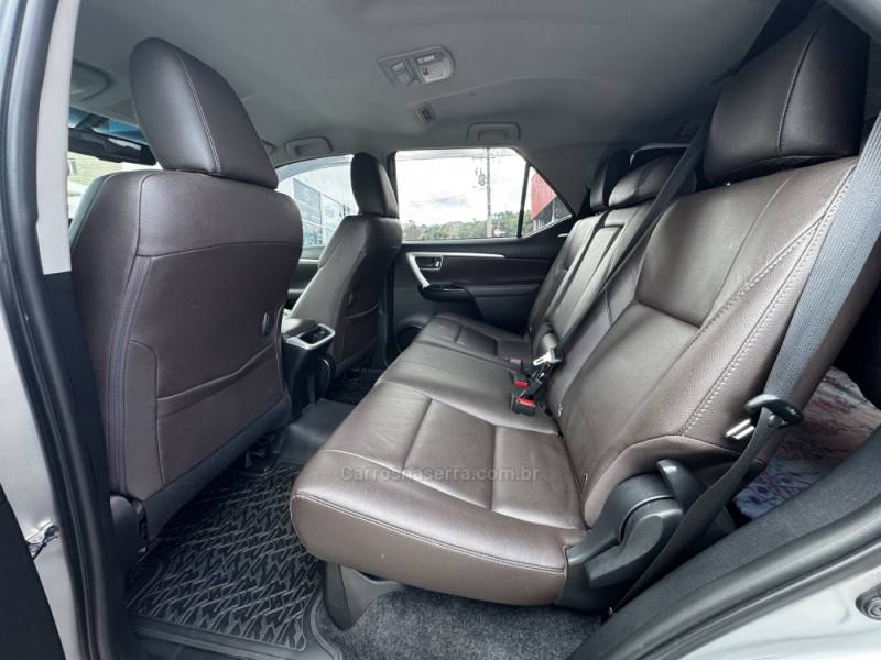 TOYOTA - HILUX SW4 - 2020/2020 - Prata - R$ 209.990,00