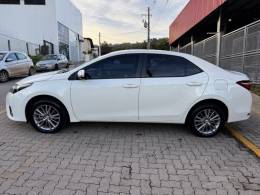 TOYOTA - COROLLA - 2016/2017 - Branca - R$ 94.990,00