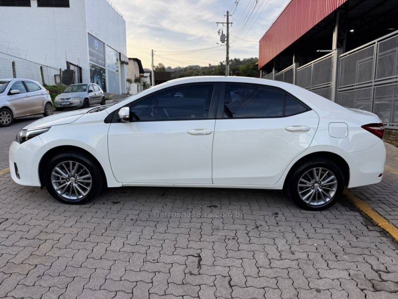 TOYOTA - COROLLA - 2016/2017 - Branca - R$ 94.990,00