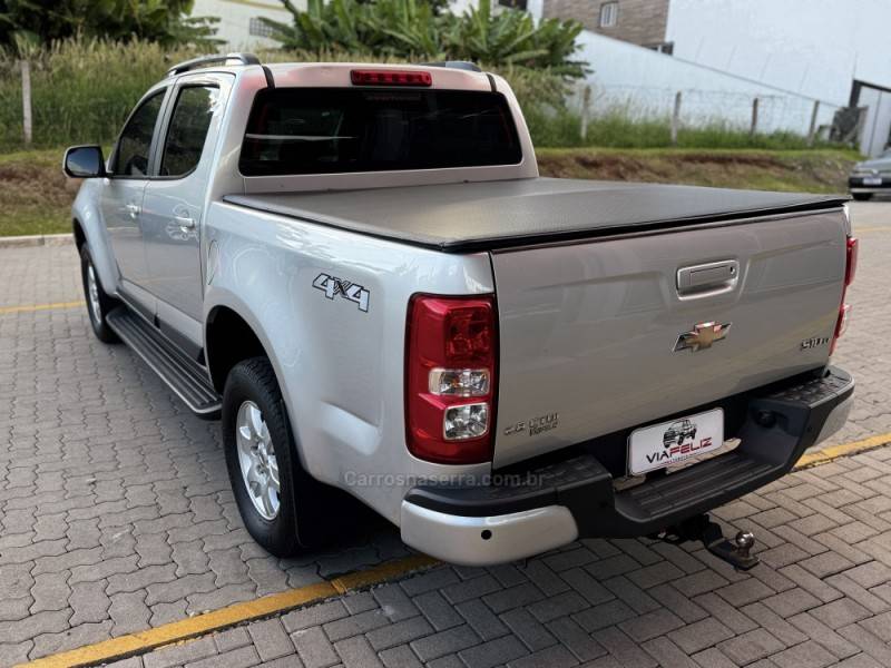 CHEVROLET - S10 - 2015/2016 - Prata - R$ 127.990,00