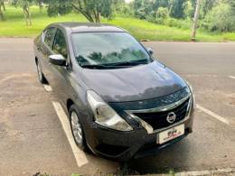 NISSAN - VERSA - 2015/2016 - Cinza - R$ 50.990,00