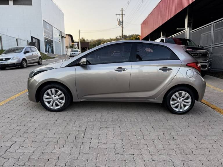 HYUNDAI - HB20 - 2016/2017 - Cinza - R$ 58.990,00