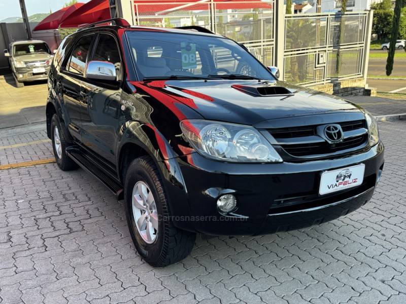 TOYOTA - HILUX SW4 - 2008/2008 - Preta - R$ 111.990,00