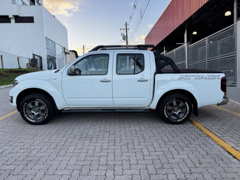 NISSAN - FRONTIER - 2015/2016 - Branca - R$ 114.990,00