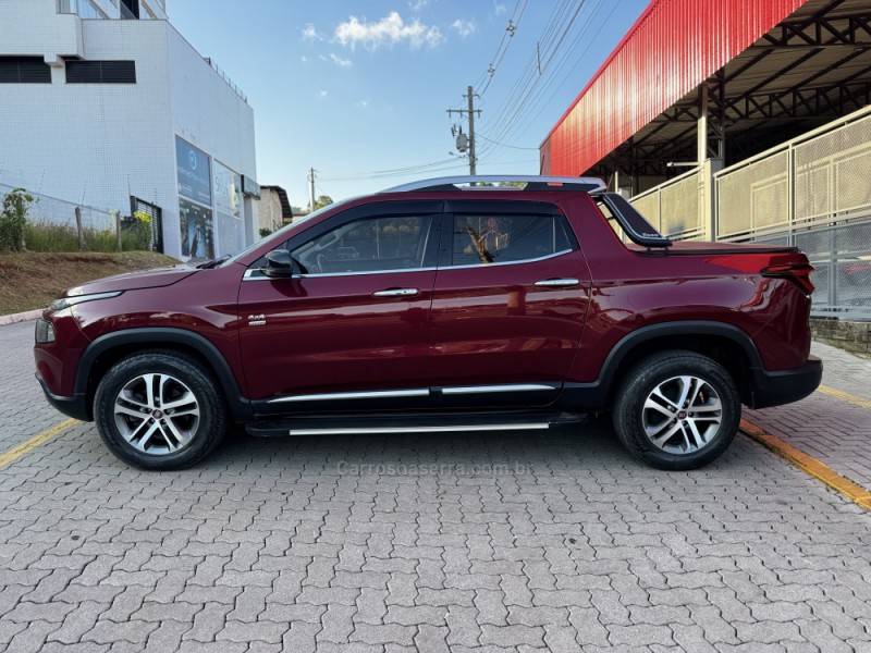 FIAT - TORO - 2016/2017 - Vermelha - R$ 100.990,00