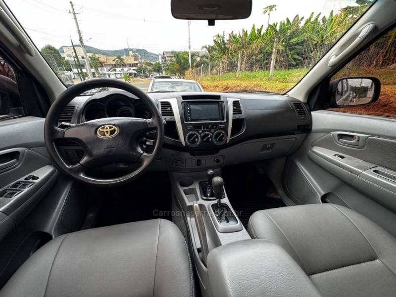 TOYOTA - HILUX - 2008/2008 - Prata - R$ 109.990,00