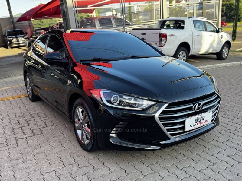 HYUNDAI - ELANTRA - 2016/2017 - Preta - R$ 81.990,00