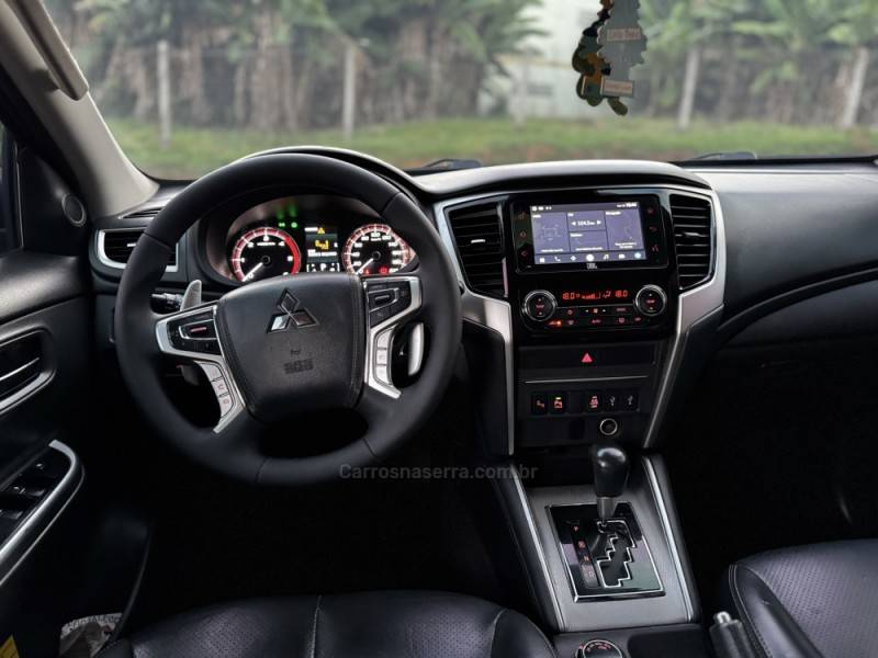 MITSUBISHI - L200 TRITON - 2021/2022 - Cinza - R$ 199.990,00