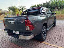 TOYOTA - HILUX - 2021/2021 - Cinza - R$ 224.990,00