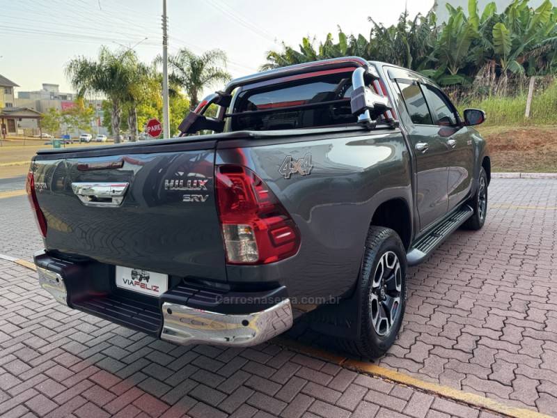 TOYOTA - HILUX - 2021/2021 - Cinza - R$ 224.990,00