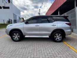TOYOTA - HILUX SW4 - 2020/2020 - Prata - R$ 209.990,00