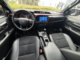 TOYOTA - HILUX - 2023/2023 - Branca - R$ 289.990,00