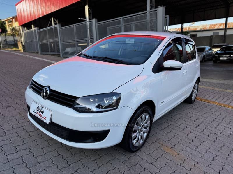 VOLKSWAGEN - FOX - 2013/2014 - Branca - R$ 43.990,00