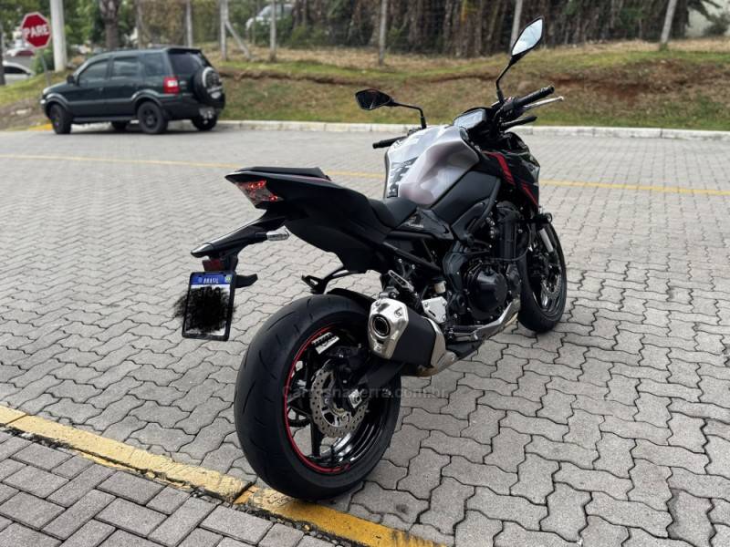 KAWASAKI - Z900 - 2023/2023 - Preta - R$ 57.990,00