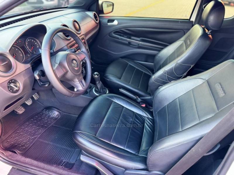VOLKSWAGEN - SAVEIRO - 2013/2014 - Branca - R$ 67.990,00