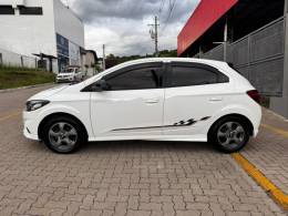 CHEVROLET - ONIX - 2017/2018 - Branca - R$ 66.990,00