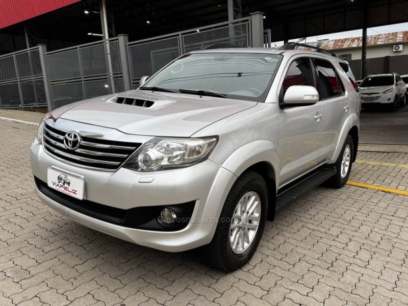 TOYOTA - HILUX SW4 - 2013/2013 - Prata - R$ 139.990,00