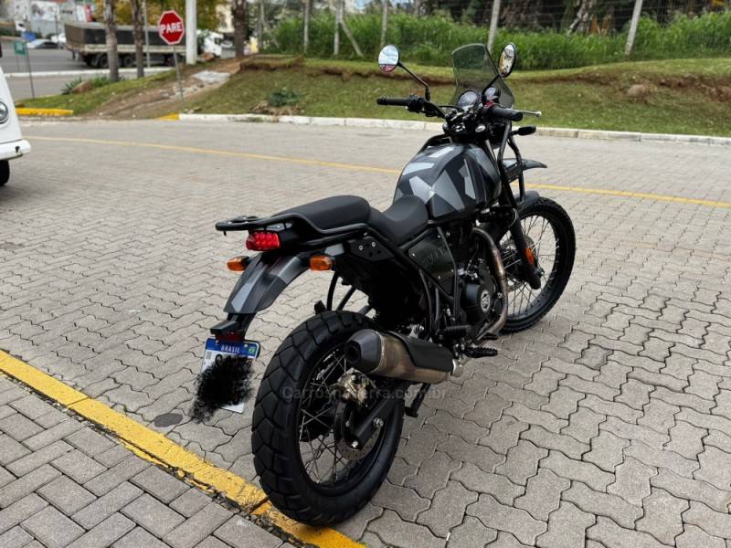 ROYAL ENFIELD - HIMALAYAN 411cc - 2023/2024 - Preta - R$ 24.990,00