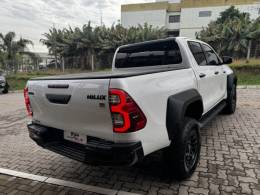 TOYOTA - HILUX - 2023/2023 - Branca - R$ 289.990,00