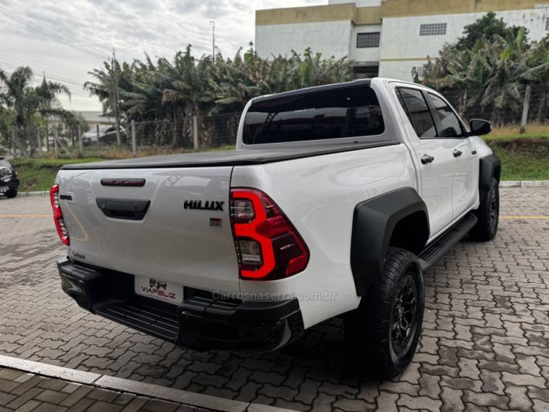 TOYOTA - HILUX - 2023/2023 - Branca - R$ 289.990,00