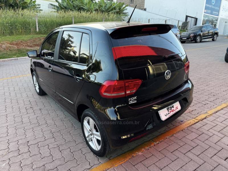 VOLKSWAGEN - FOX - 2015/2016 - Preta - R$ 49.990,00