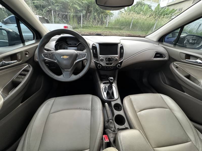 CHEVROLET - CRUZE - 2017/2018 - Preta - R$ 92.990,00