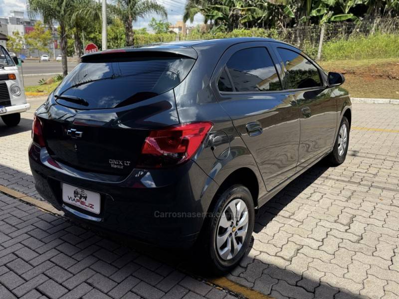 CHEVROLET - ONIX - 2016/2016 - Cinza - R$ 47.990,00