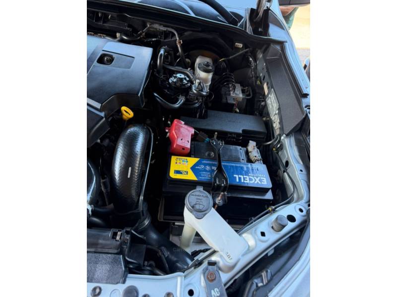 TOYOTA - HILUX - 2015/2016 - Prata - R$ 169.990,00