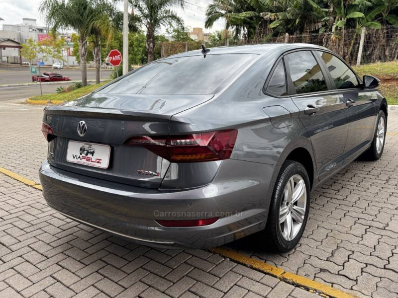 VOLKSWAGEN - JETTA - 2018/2019 - Cinza - R$ 109.990,00
