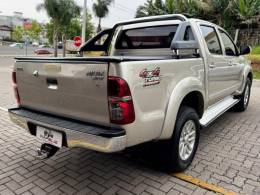 TOYOTA - HILUX - 2012/2013 - Bege - R$ 133.990,00