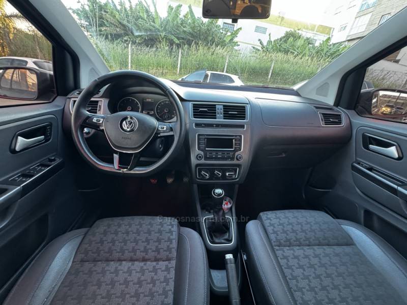 VOLKSWAGEN - FOX - 2015/2016 - Preta - R$ 49.990,00