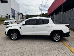 FIAT - STRADA - 2021/2022 - Branca - R$ 93.990,00