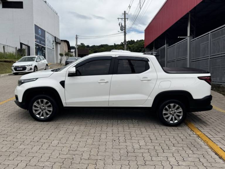FIAT - STRADA - 2021/2022 - Branca - R$ 93.990,00