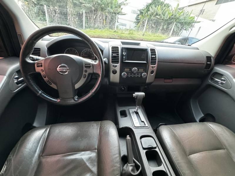 NISSAN - FRONTIER - 2013/2014 - Preta - R$ 105.990,00