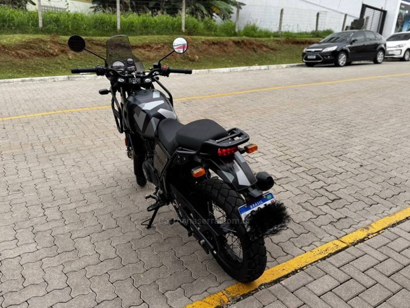 ROYAL ENFIELD - HIMALAYAN 411cc - 2023/2024 - Preta - R$ 24.990,00