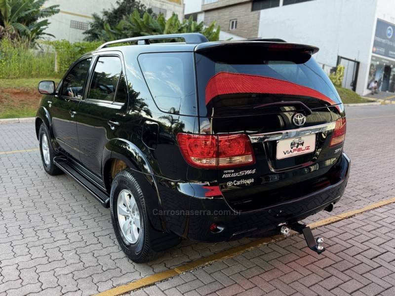 TOYOTA - HILUX SW4 - 2008/2008 - Preta - R$ 111.990,00