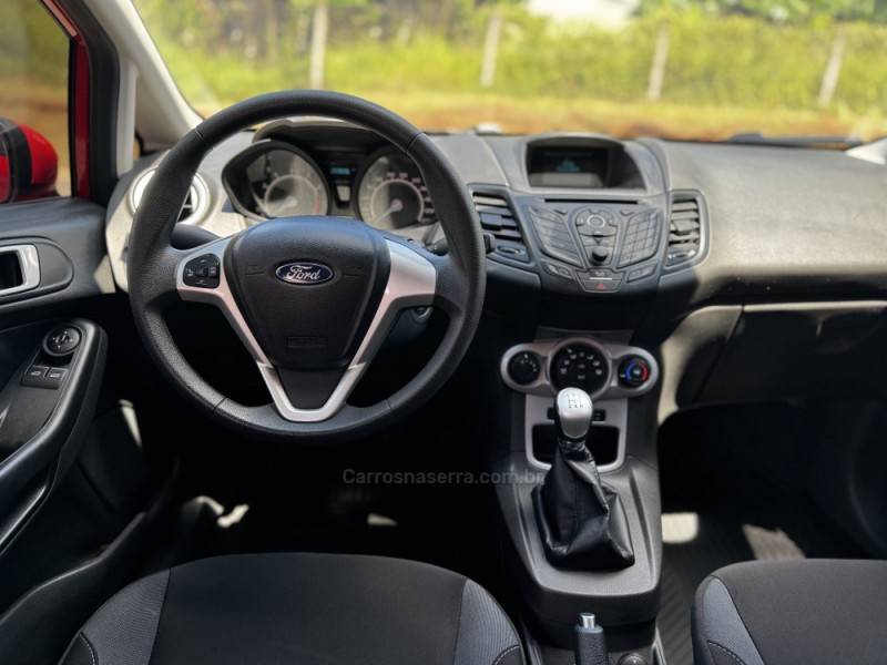 FORD - FIESTA - 2018/2018 - Vermelha - R$ 63.990,00